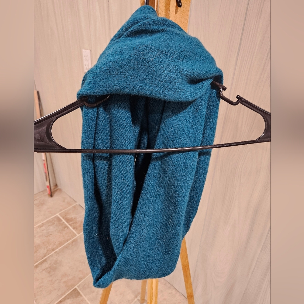 Scarves - Picture 3 of 10